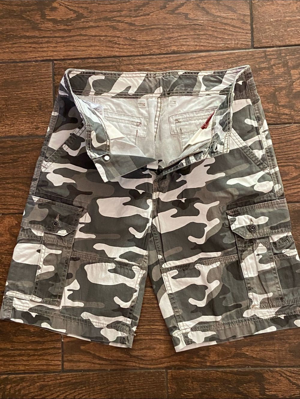 Levi's Gray and White Cargo Shorts Men’s Size 29 💯 Cotton New No Tag